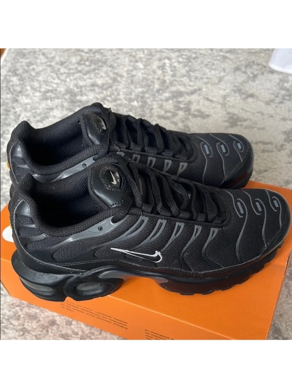 Nike Women's Black and Grey Sneakers - Picture 1 of 6